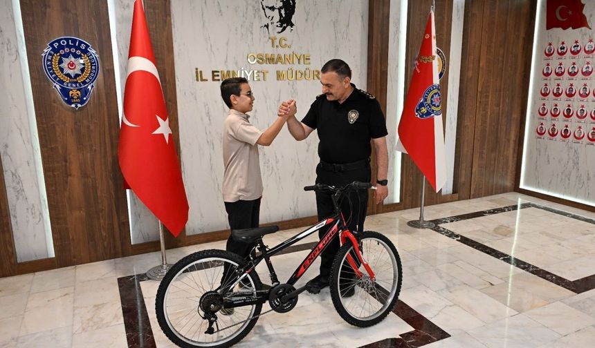 Osmaniye’de 500 Tam Puan Alan Öğrenciye Emniyetten Bisiklet Hediyesi