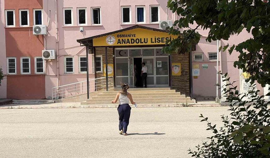 Osmaniye’de YKS Heyecanı: Simitçi Süreyi Hatırlattı, Aday Son Anda Kaçırdı