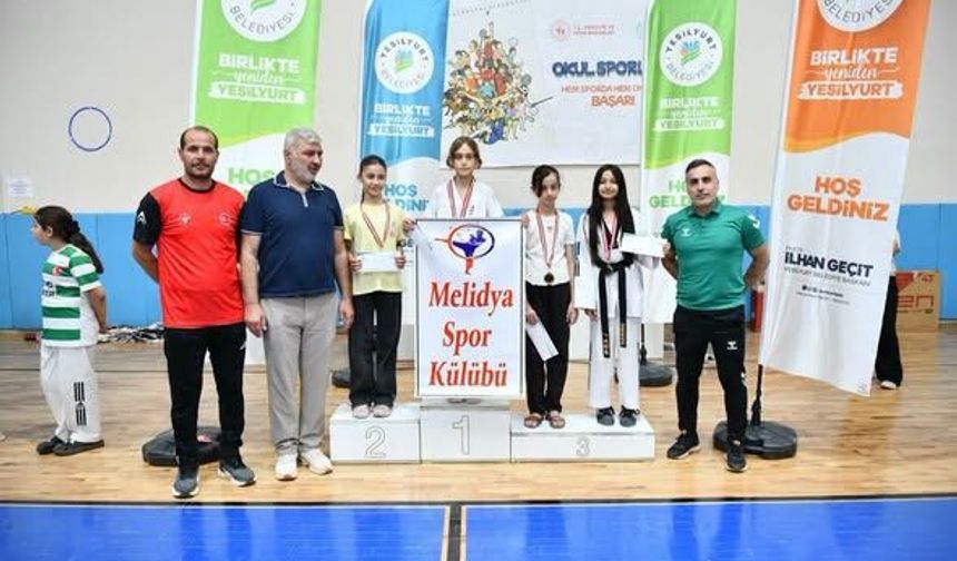 Yeşilyurt'ta 270 Minik Sporcu Madalya İçin Yarıştı