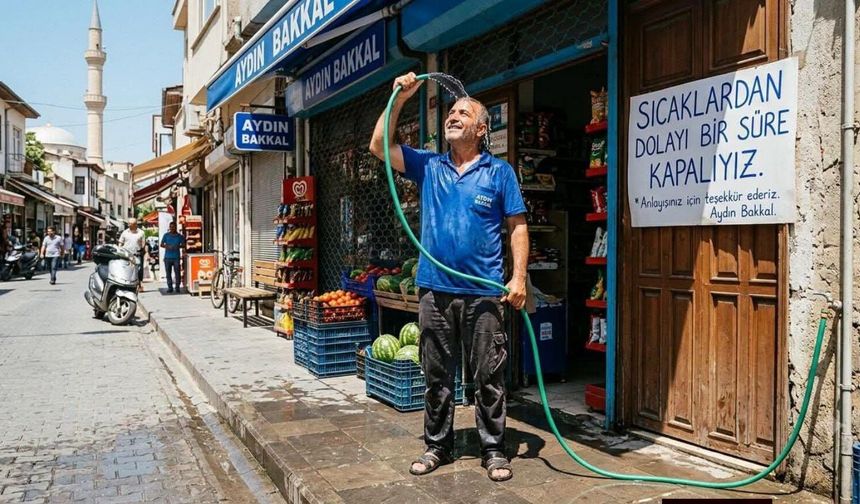 Sıcaktan Bunalan Esnaf Hortumla Serinledi