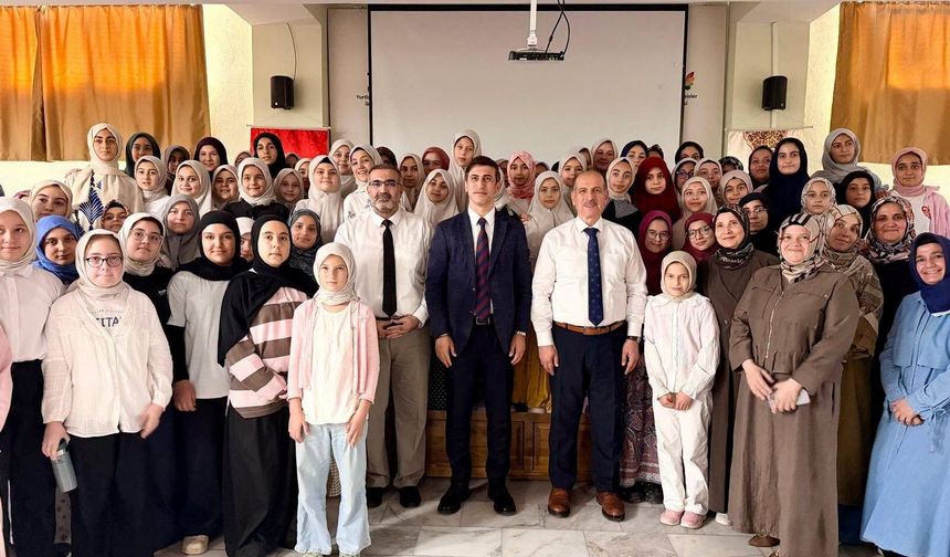 Adana Yüreğir'de Öğrenciler Kur'an Sevincini Yaşadı
