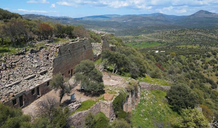 Andezit Taşlarla İnşa Edilen Antik Agora Gün Yüzüne Çıkıyor