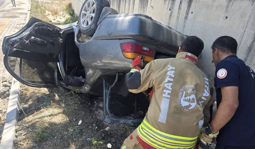 Antakya'da Trafik Kazası Yaralıyı İtfaiye Kurtardı