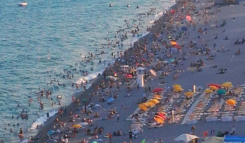 İstanbul’da Bazı Sahillerde Denize Girmek Yasaklandı