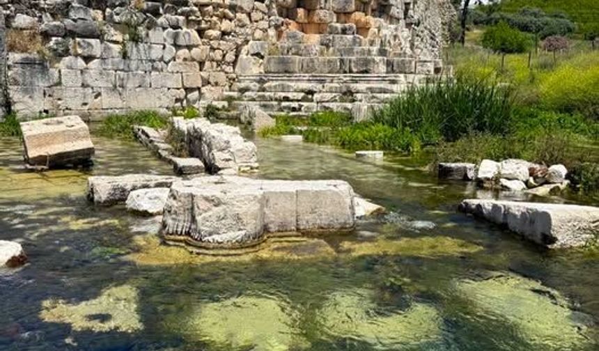 Antalya'daki Limyra Antik Kenti Tarihe Işık Tutuyor