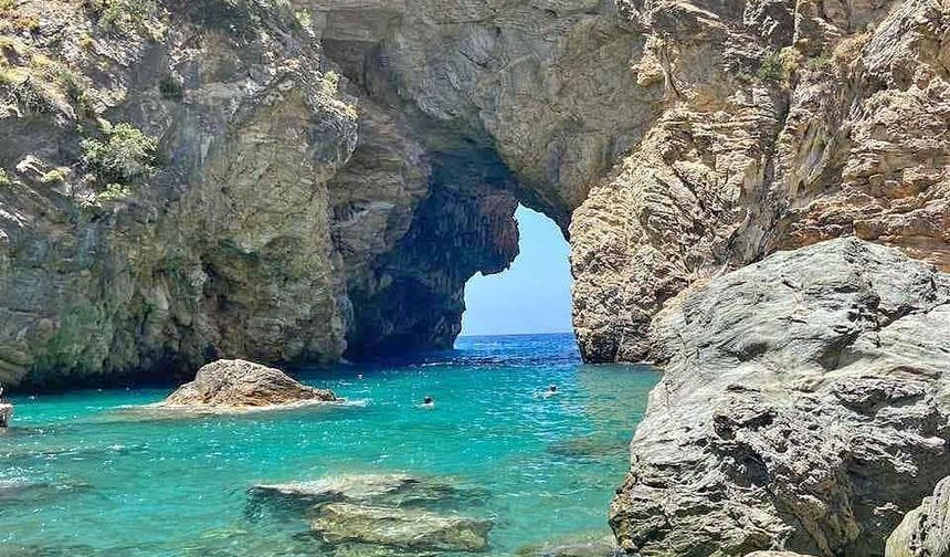 Antalya'nın Saklı Cenneti Delik Deniz Büyülüyor
