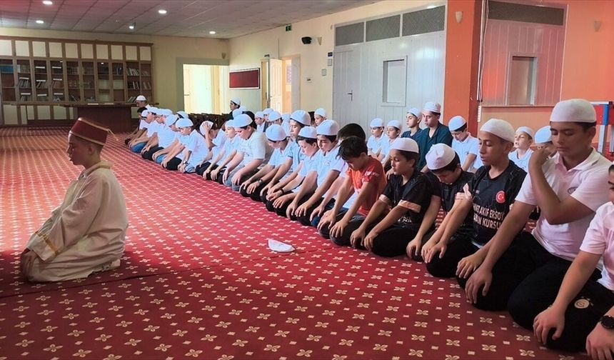 Bozyazı'da öğrenciler hafızlık eğitimi alıyor