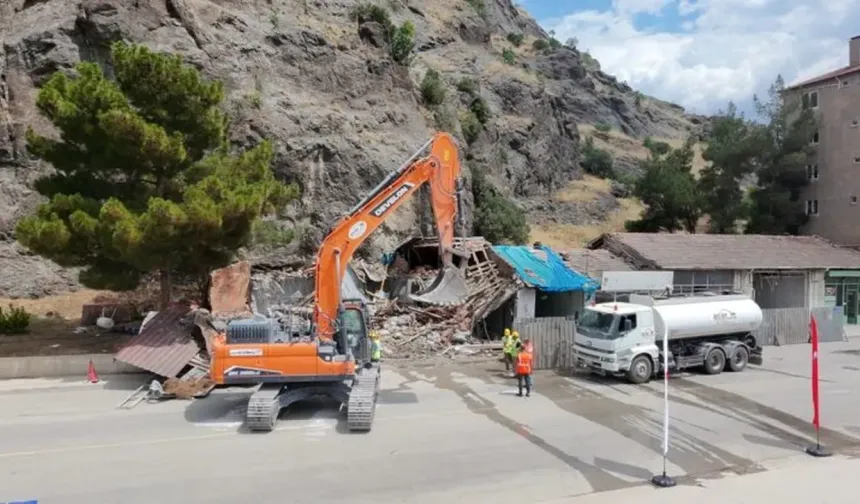 Çorum'da tarihi kale çevresinde 98 bina yıkılıyor