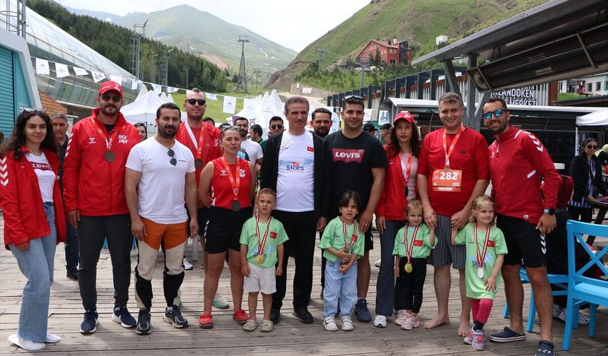 Erzurum Valisi Baruş, Palandöken Dağı'nda halk yürüyüşüne katıldı