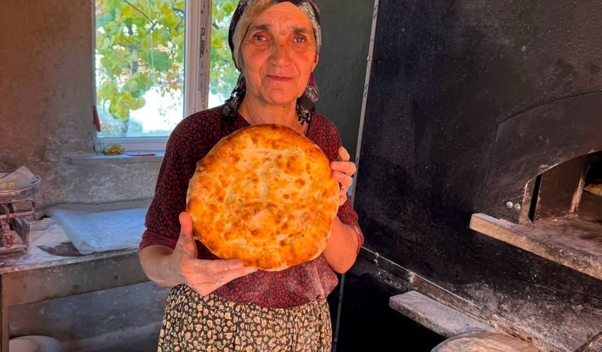 Göksun Çardak’ta Yazgülü Abla’dan Geleneksel Ekmek Lezzeti