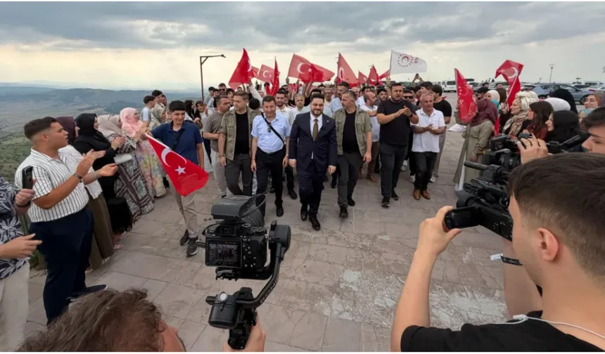 Hüseyin Baş Gençlerle Kocatepe’yi Ziyaret Etti