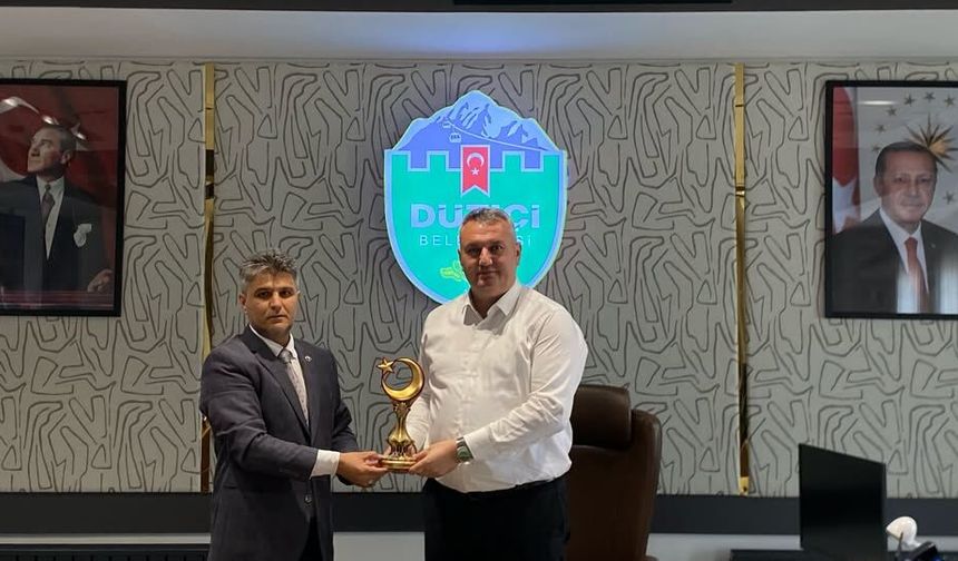 Başkan Mustafa İba'yı Eski Dostundan Anlamlı Ziyaret