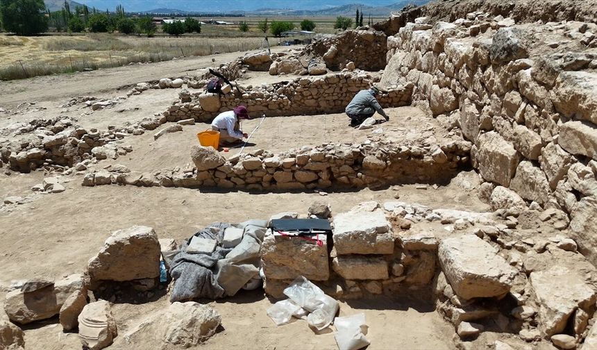 Isparta'da 1500 yıllık demirci atölyesi gün yüzüne çıkarıldı