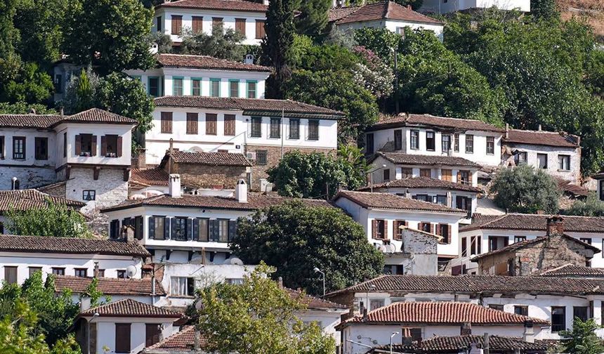 İzmir Şirince Tarihi Dokusu ve Doğasıyla Büyülüyor
