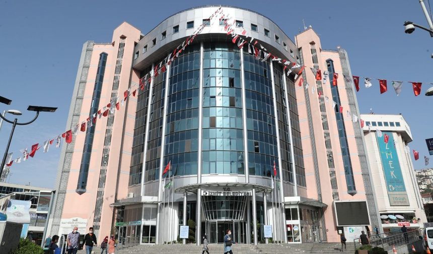 İzmit Belediyesi’nde sabah operasyonu! İzmit Belediyesi hangi partide?