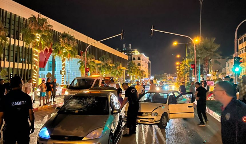 Kadirli'de İki Otomobil Çarpıştı: 1 Kişi Yaralandı!