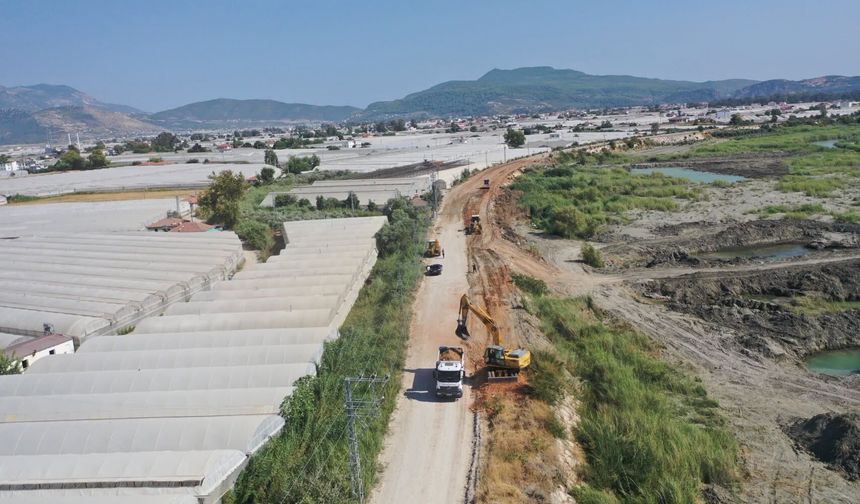 Kaş Kınık'ta Yol Çalışmaları Hız Kesmeden Sürüyor