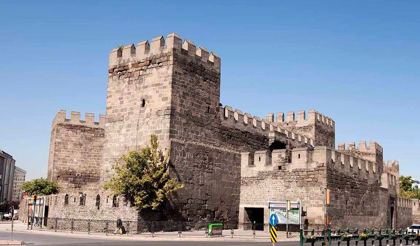 Kayseri Kalesi Tarihi Dokusuyla Ziyaretçileri Büyülüyor