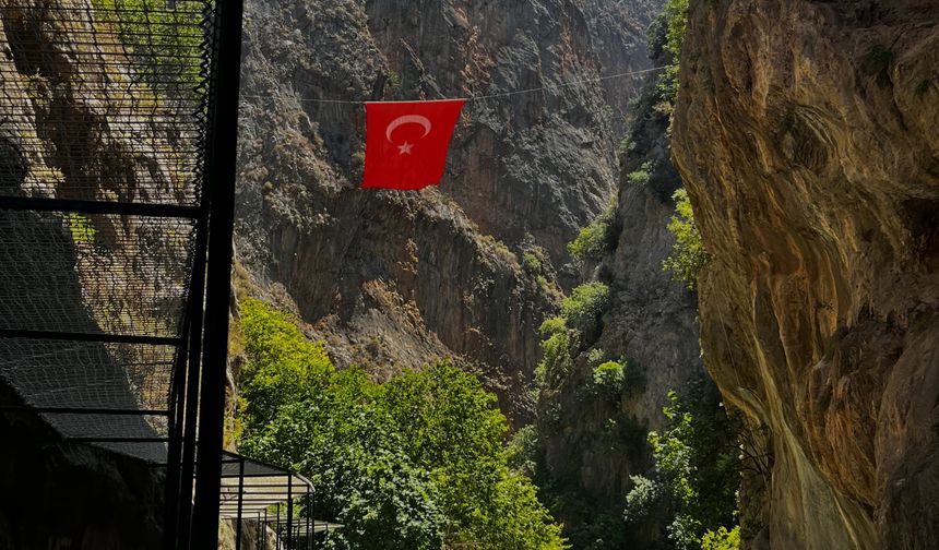 Muğla’da Saklıkent Kanyonu Ziyaretçilerini Büyülüyor