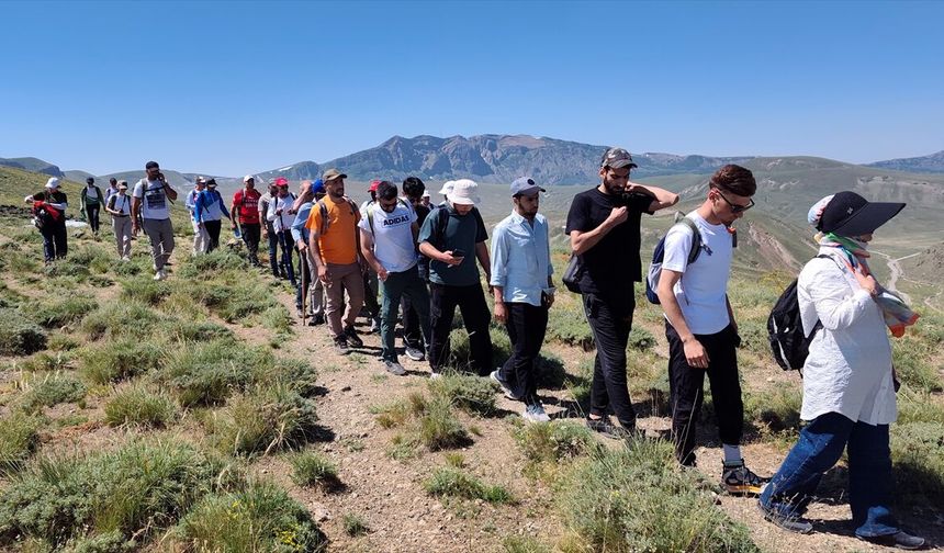 Nemrut Dağı'nda doğa yürüyüşü yapıldı