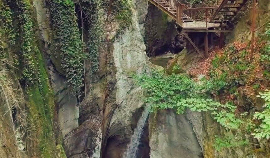 Samandere Şelalesi Doğaseverlerin Gözdesi Oluyor