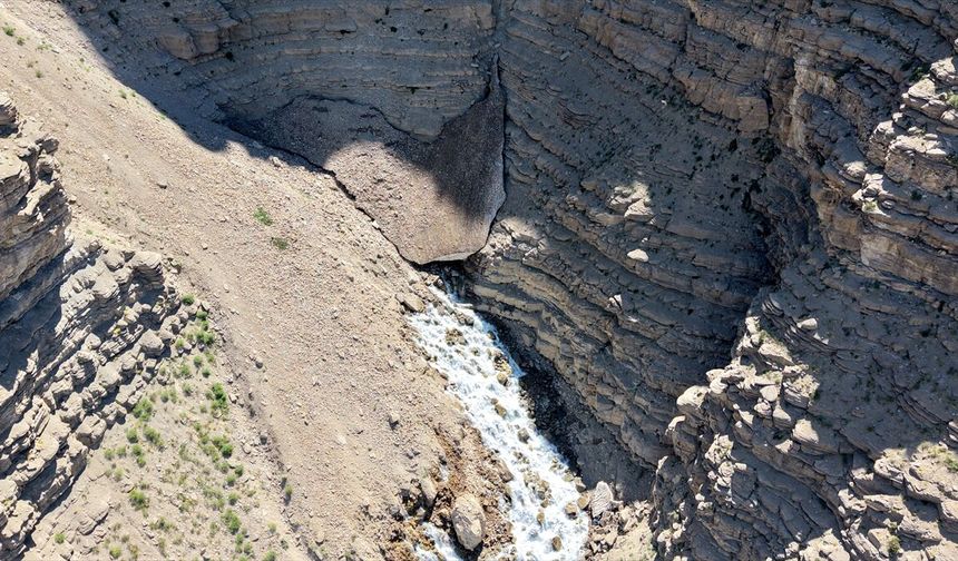 Siirt'te Okçular Deresi'nin kaynağı dron ile görüntülendi