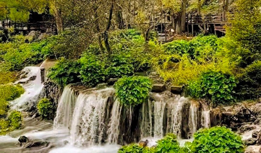 Tunceli’deki Munzur Gözeleri Ziyaretçileri Büyülüyor