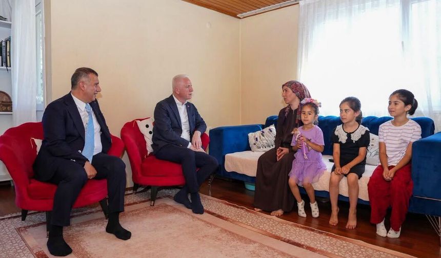 Vali Davut Gül Tuzla’da Aileleri Evlerinde Ziyaret Etti