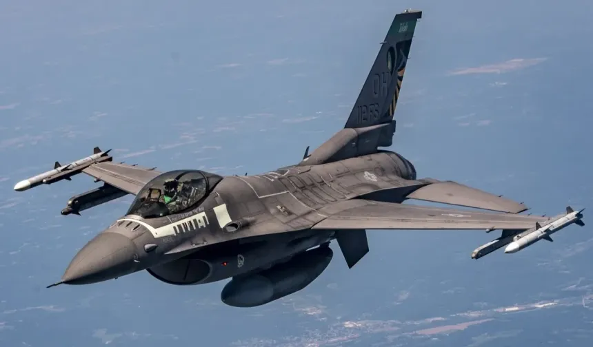 Yapay zeka pilot oldu Gerçek F-16 başarıyla uçuruldu