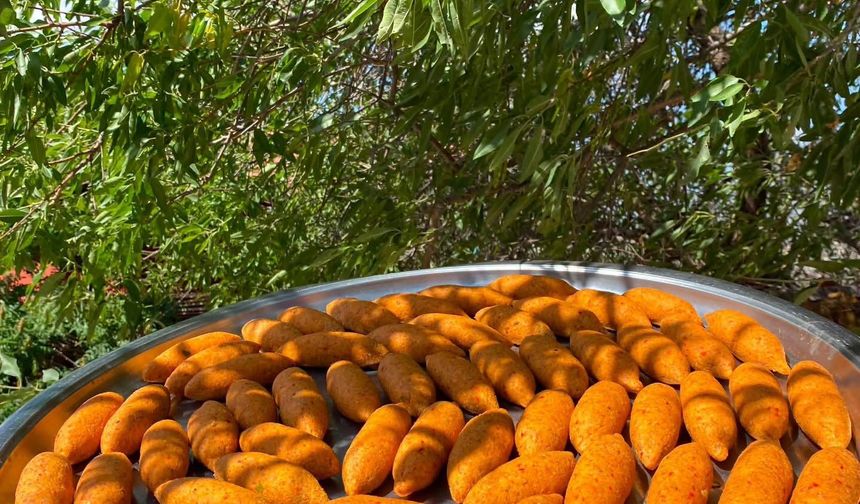 Yayladağı'nda Kışlık İçli Köfte Mesaisi Başladı