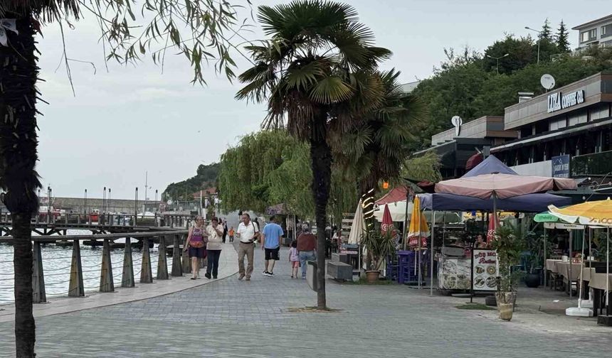 Zonguldak'ta Vatandaşlar Sahillere Akın Etti