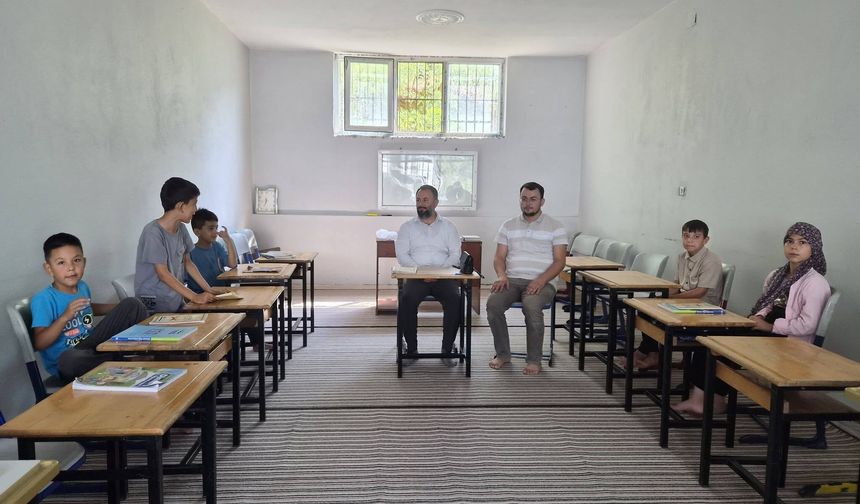 İlçe Müftüsü Osman Düger köylerde kursları denetledi