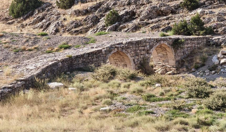 Konya’da Geçmişin İzlerini Taşıyan Tarihi Köprü