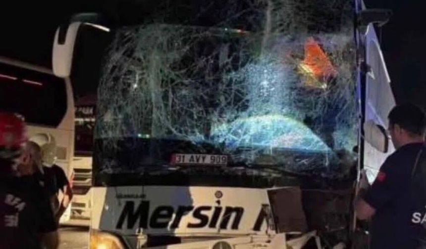 Malazgirt dönüşü kaza 13 Osmaniyeli yaralandı