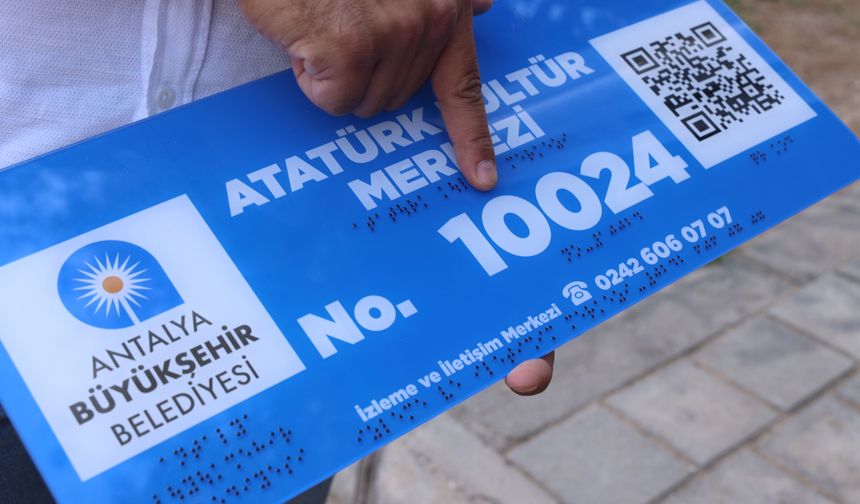 Antalya'da görme engelliler için duraklara kabartma yazılı levhalar eklenecek