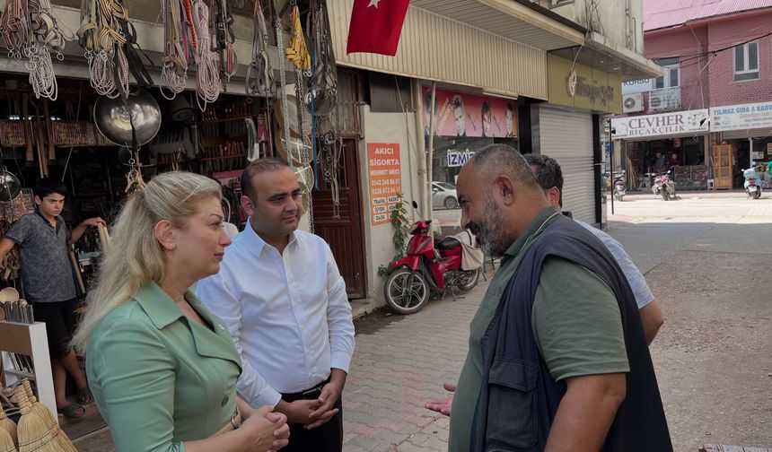Asu Kaya Osmaniye’de! Avni Güvel ile birlikte vatandaşları selamladı