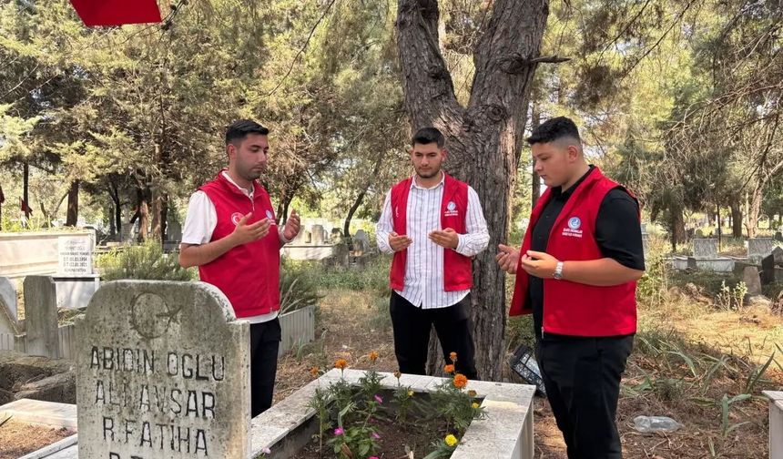 Ülkü Ocakları Bahçe'den Şehitlik Ziyareti
