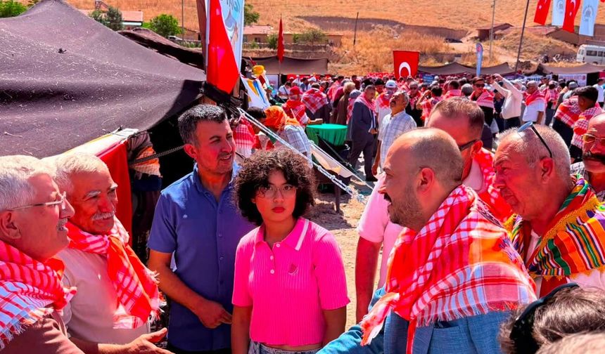 Bekirhan Uyutmaz Konya’da Yörüklerle Buluştu