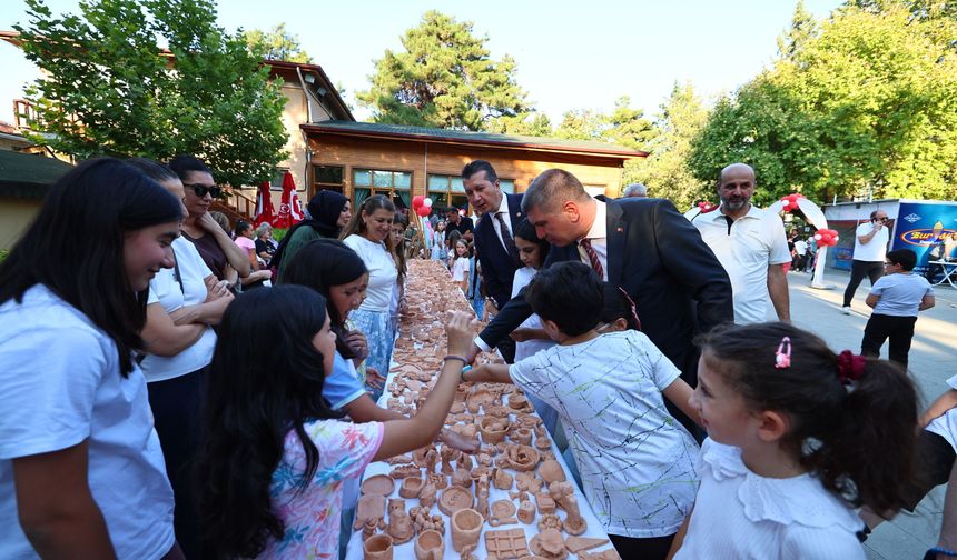 Burdur'da yaz sanat kursları dönem sonu sergisi açıldı