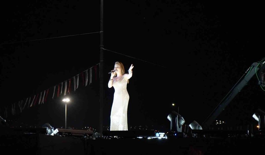 Ebru Yaşar, Dünya Sivaslılar Günü'nde Sahne Aldı