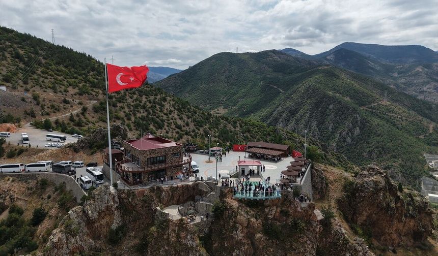Gümüşhane'deki cam seyir terası 67 bin 786 ziyaretçi ağırladı