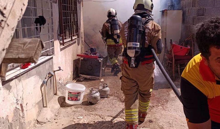 Hatay İskenderun’da Depo Yangını Kısa Sürede Söndürüldü