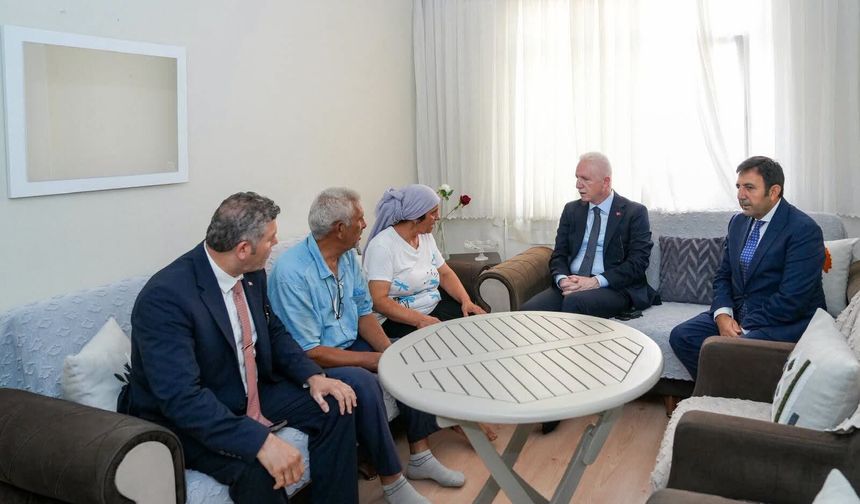 İstanbul Valisi Gül Zeytinburnu'nda Aileleri Ziyaret Etti