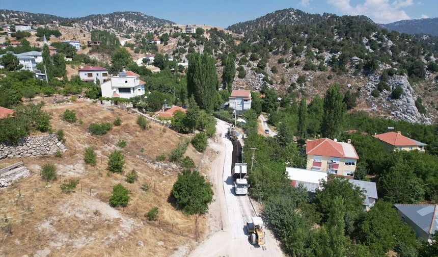 Kumluca'da Karagöl yaylası yolunda 3 kilometrelik asfalt çalışması tamamlandı