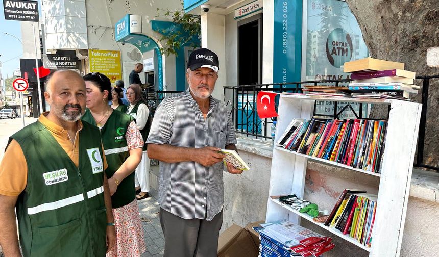 Osmaniye Kadirli'de Sigarayı Bırakanlara Kitap Hediye Edildi