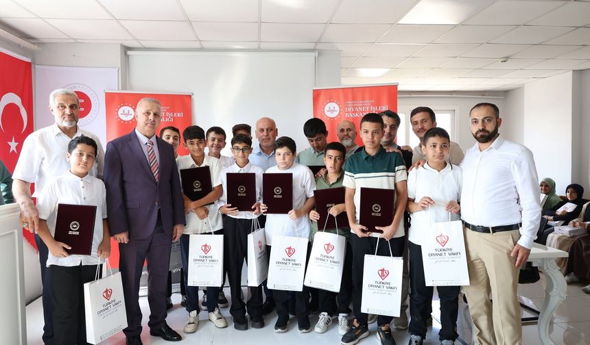 Osmaniye’de Hafızlık Eğitimini Tamamlayan Öğrenciler Belgelerini Aldı