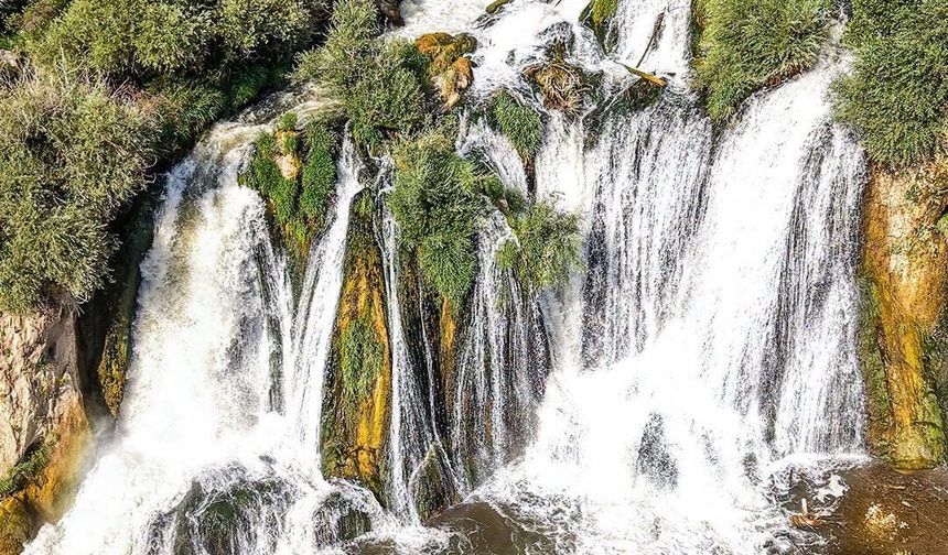 Van'daki Muradiye Şelalesi Doğaseverleri Büyülüyor