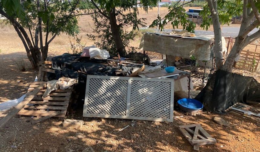 Antalya'da kaybolan çocuk 8 saat sonra karton yığınları arasında uyurken bulundu