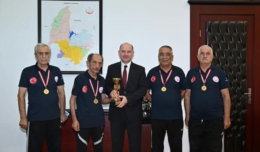 Osmaniye’nin Şampiyon Bocce Takımı Vali Serdengeçti’nin Konuğu Oldu