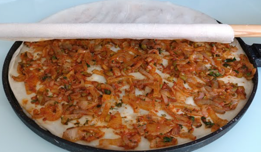 Yumuşacık Soğanlı Börek Nasıl Yapılır?